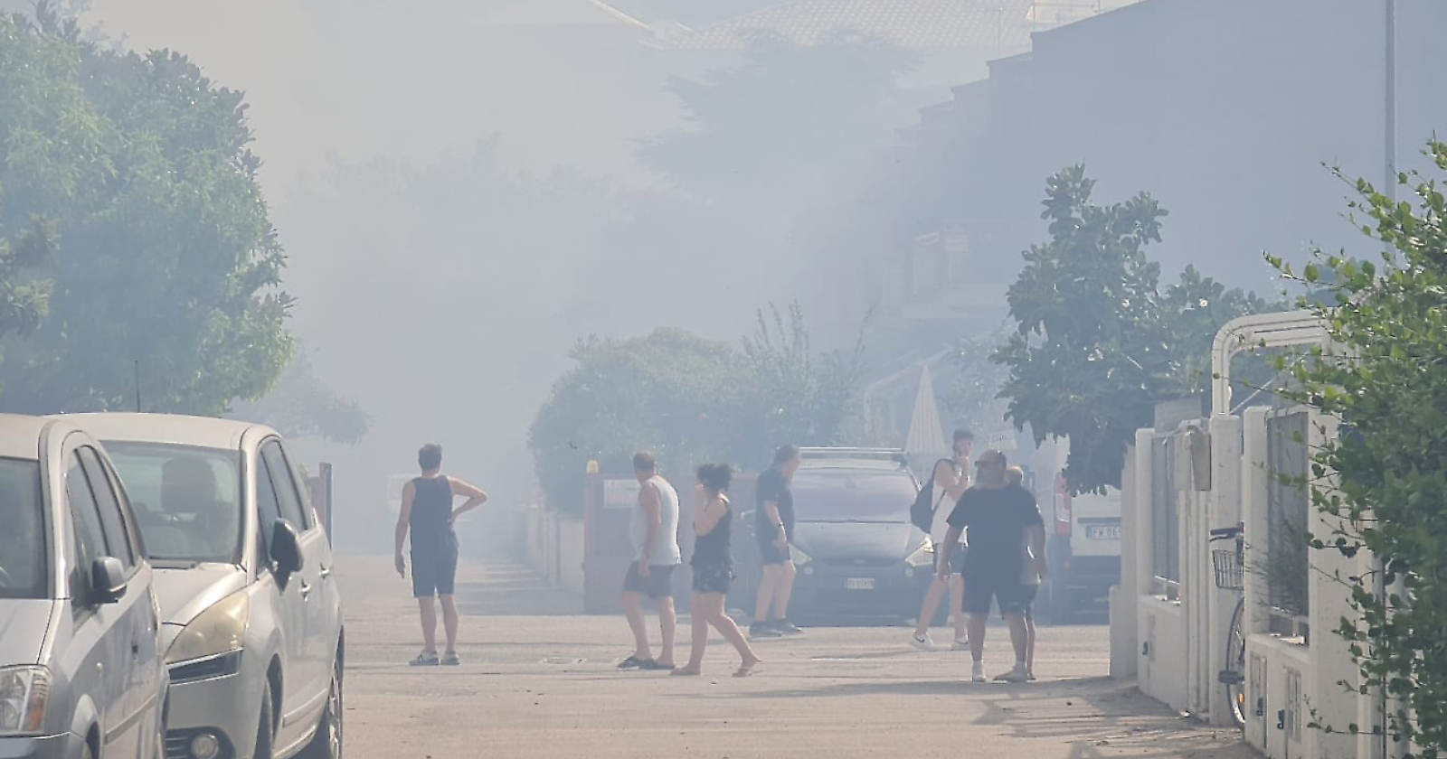 Incendi in Molise: mille sfollati a Campomarino, 40 a Guglionesi. Iorio attacca Toma: «A capo della Protezione civile, è sparito»
