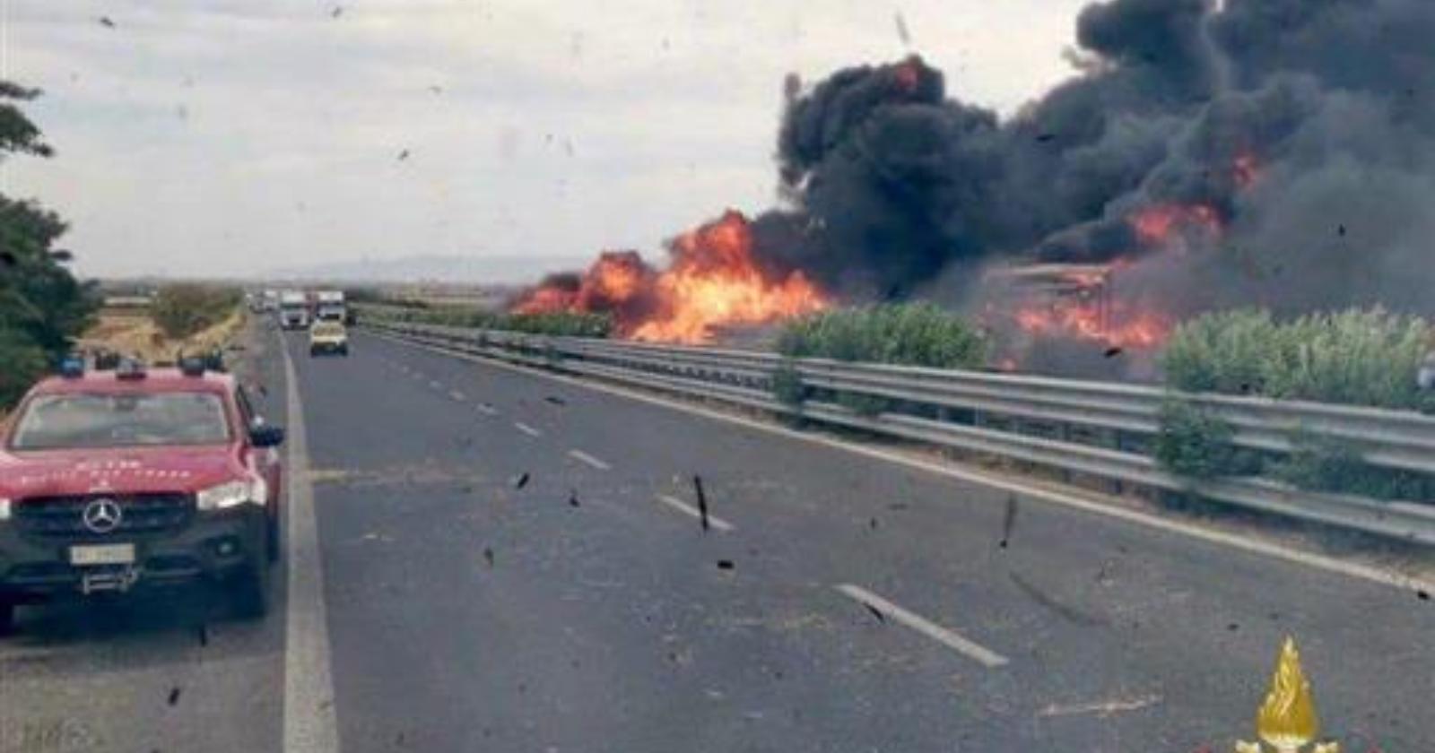 Panico sulla  Foggia - Candela per l'incidente stradale che ha fatto esplodere un'autocisterna con 40mila litri di Gpl