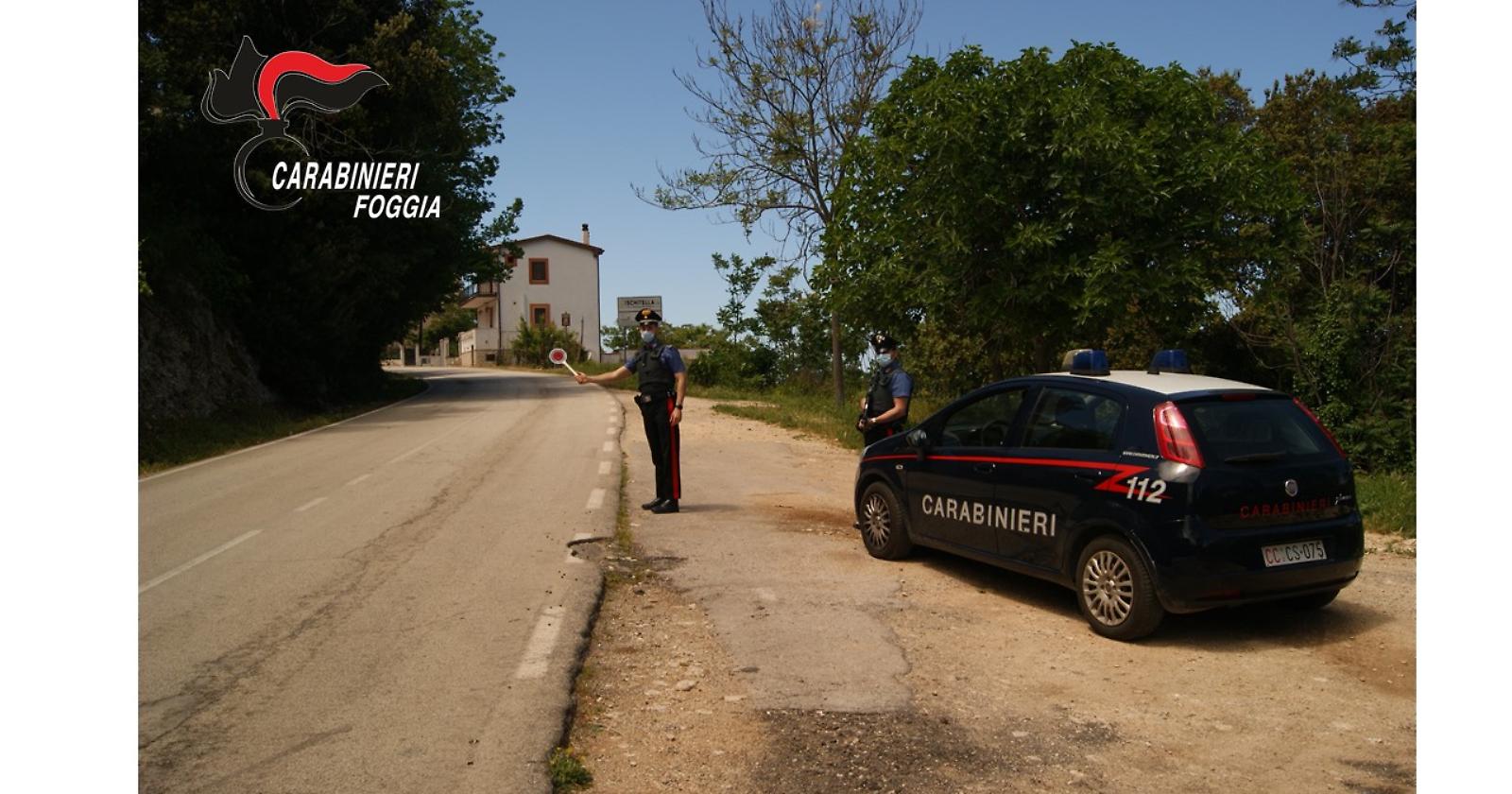 Riesce a fuggire dalla casa in cui subiva violenze, scalza e con gli abiti strappati: i Carabinieri arrestano il bruto