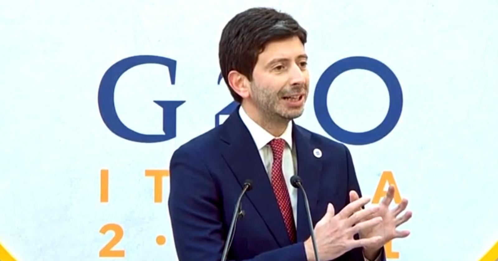 Vaccini. Speranza: «Ripartiremo da dove eravamo partiti, a breve circolare su terza dose ai più fragili»