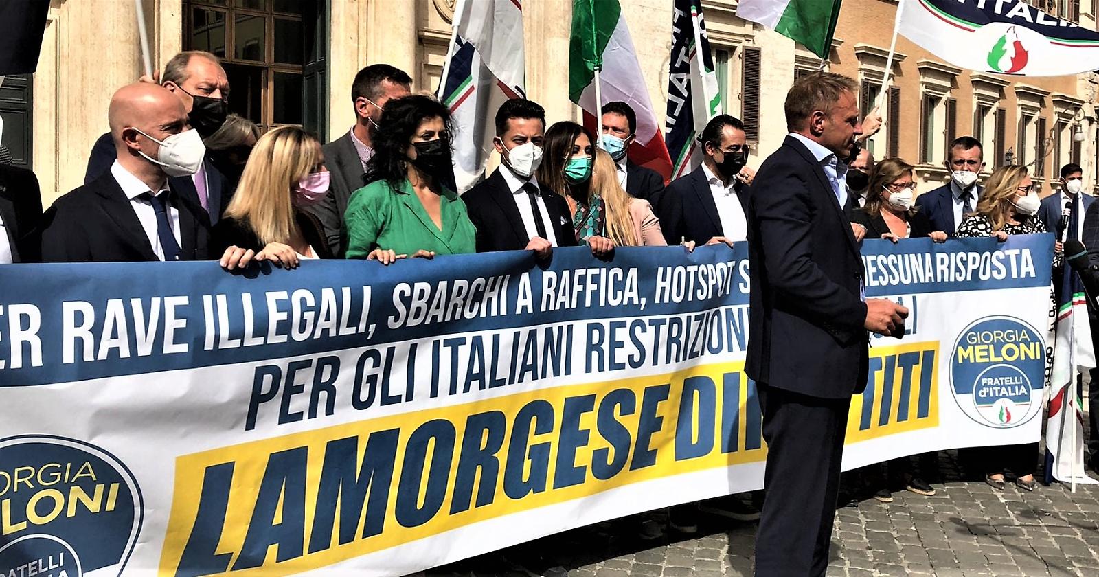 Fratelli d'Italia all'assalto finale su Lamorgese: ecco la petizione online 