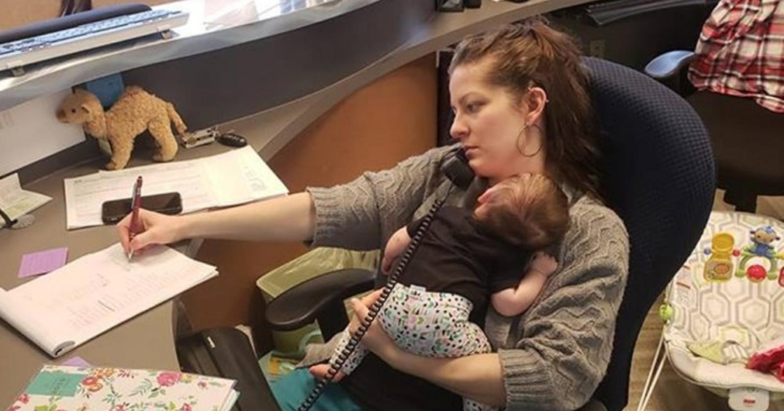 Non è un Paese per mamme lavoratrici: in Italia nel 2020 sono state 42mila le dimissioni di neogenitori, 77 per cento donne