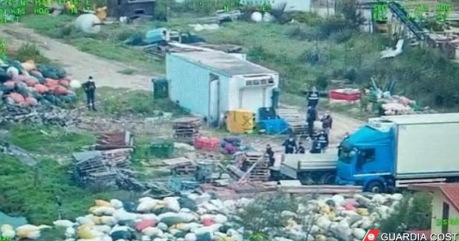 Un mare di plastica nel mare del Gargano, dieci persone accusate di disastro ambientale