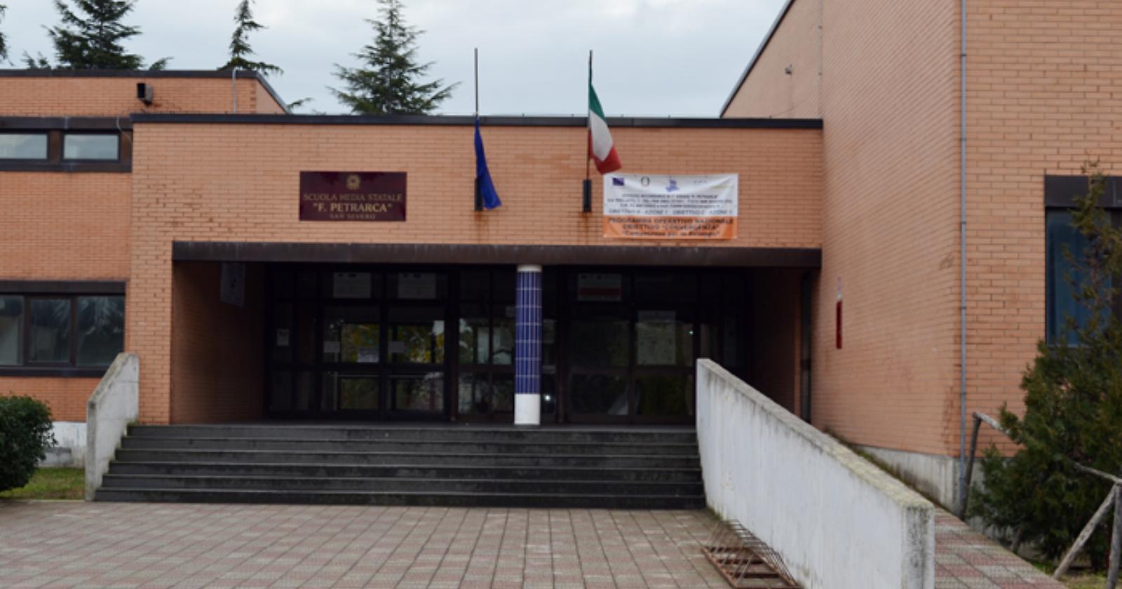 Arrestato il custode della scuola media Petrarca di San Severo che ha sparato al bidello