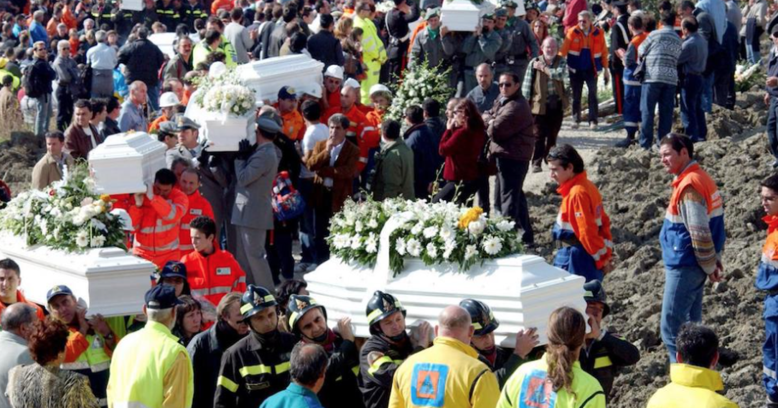 Il 31 ottobre 2002 il terremoto di San Giuliano di Puglia, in Molise, che seppellì 27 piccoli angeli