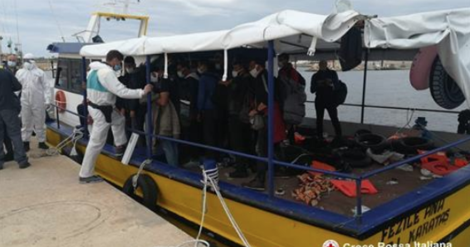 Sbarcati altri cento migranti in Salento