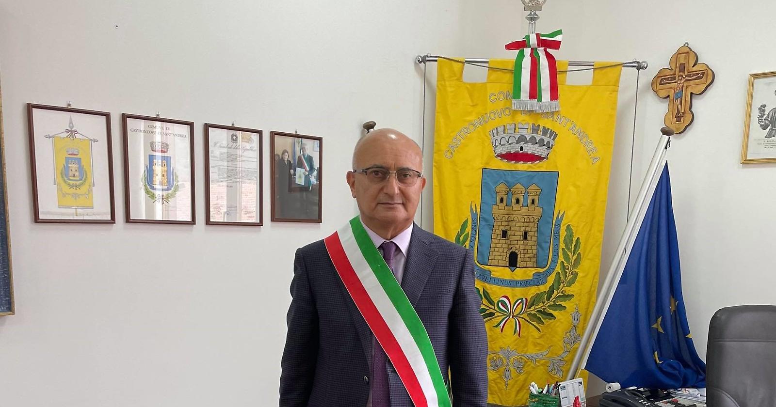 Castronuovo di Sant'Andrea, frana nel centro storico del paese