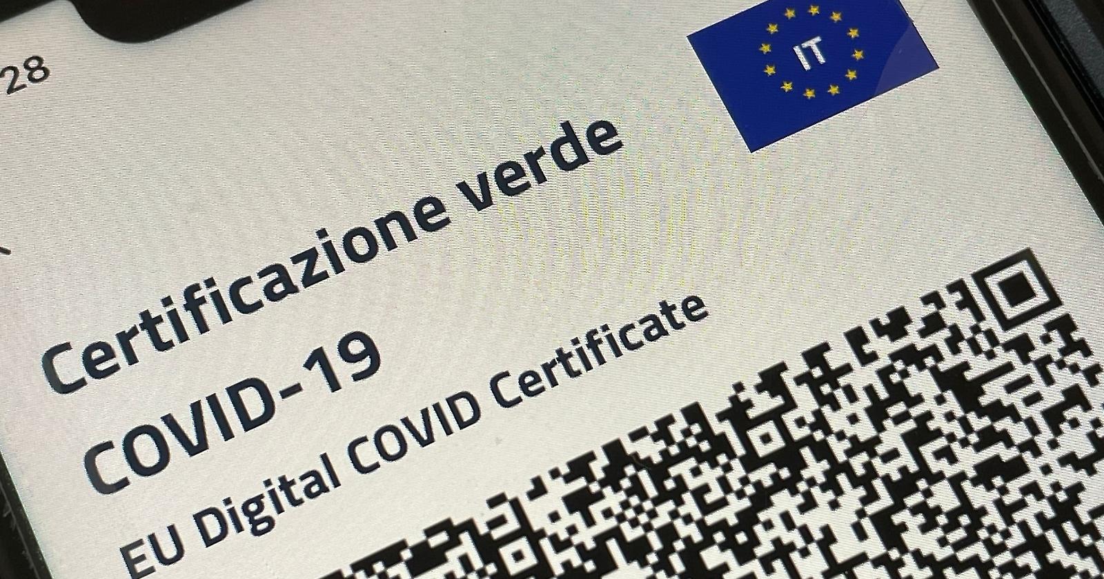 Super Green pass, perplessa pure Federalberghi: «Sembra un’azione per convincere tutti a vaccinarsi più che una questione sanitaria»
