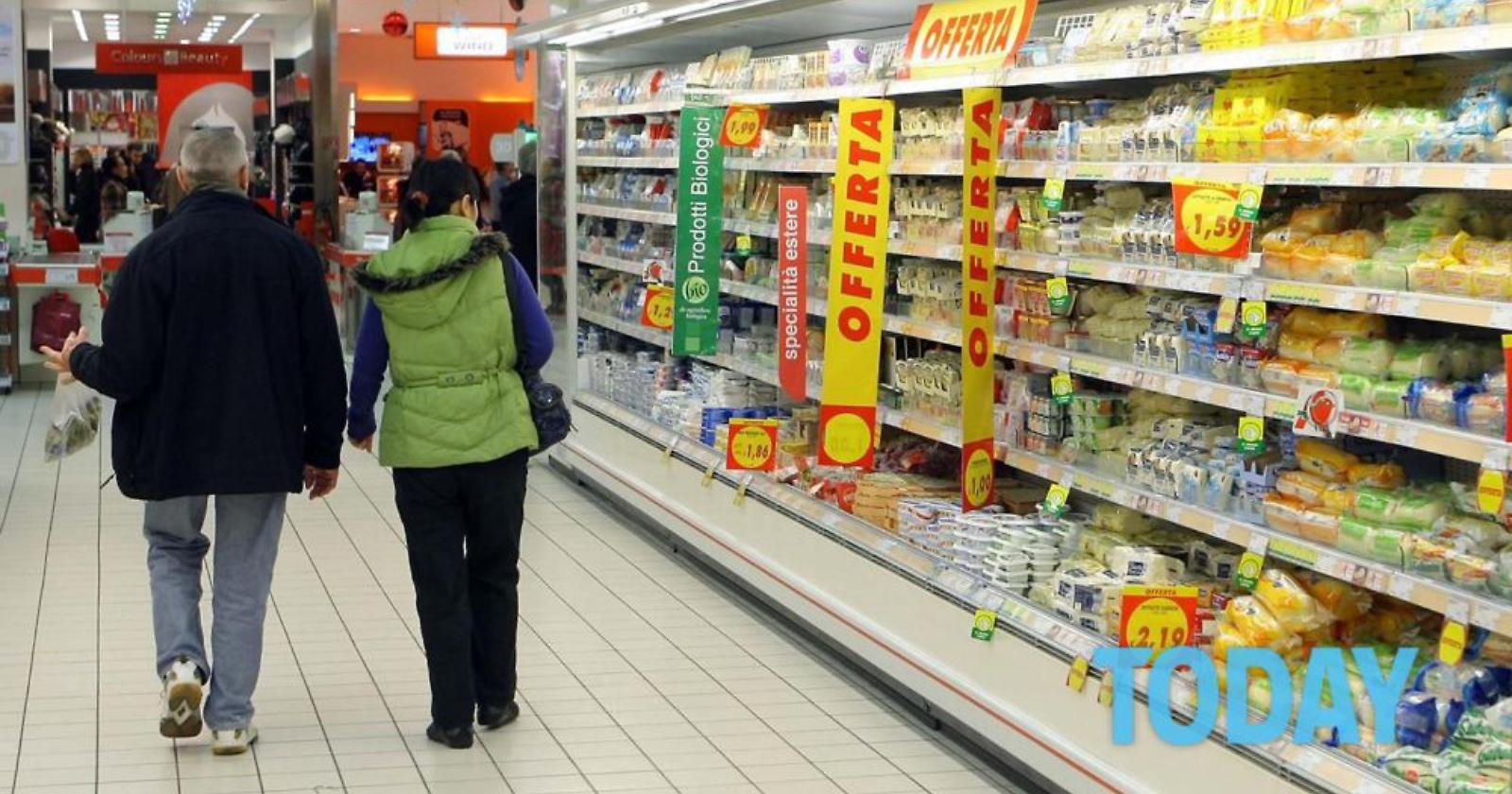 Prezzi e carovita, l'Istat lancia l'allarme: inflazione mai così alta da 13 anni 