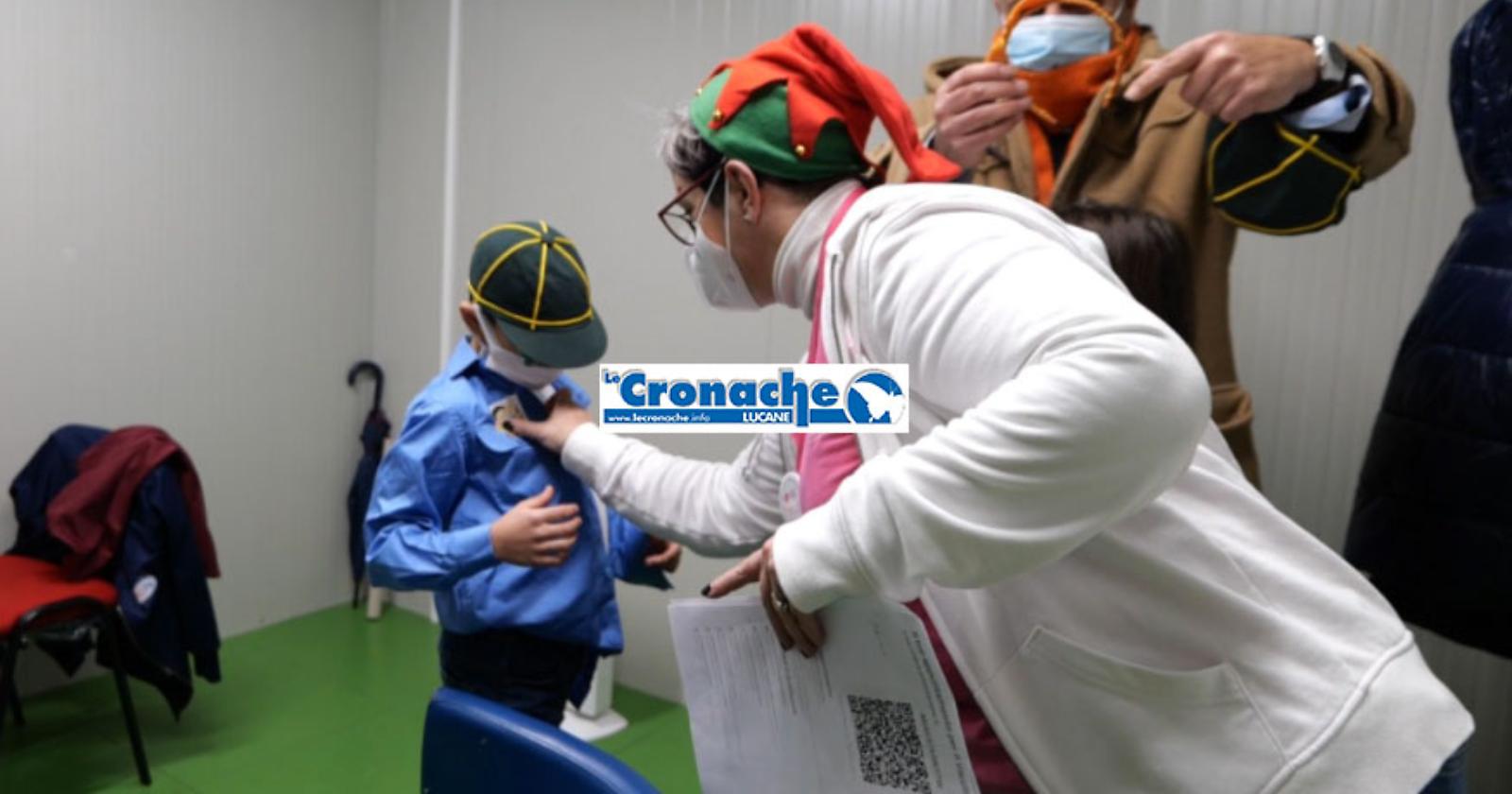 Vaccino ai bambini: se Emiliano recluta i supereroi, il generale Bardi in Basilicata precetta tutti i piccoli in divisa da Scout