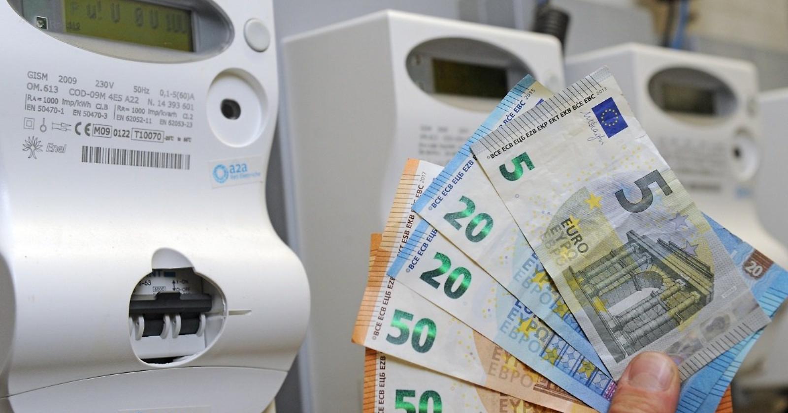 Caro bollette, non bastano i migliori di Draghi e l'Arera avverte: «Gli aumenti scattano malgrado gli interventi del governo»