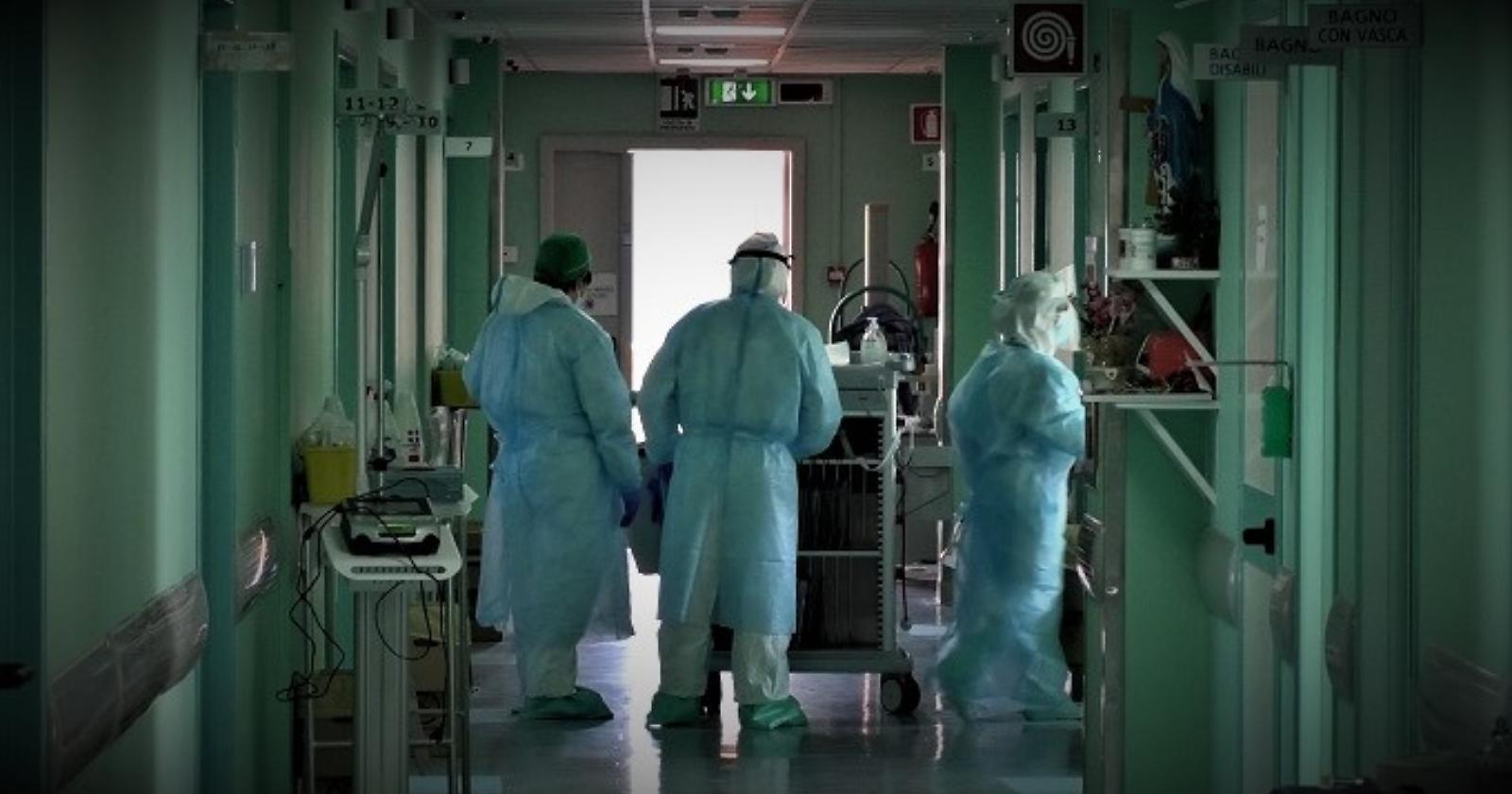 In due anni poco o nulla per evitare una Caporetto e l'Anaao Assomed suona la sveglia a Draghi e Speranza. «I medici sono i nostri eroi», il governo ricambia negando l'indennità di rischio biologico 