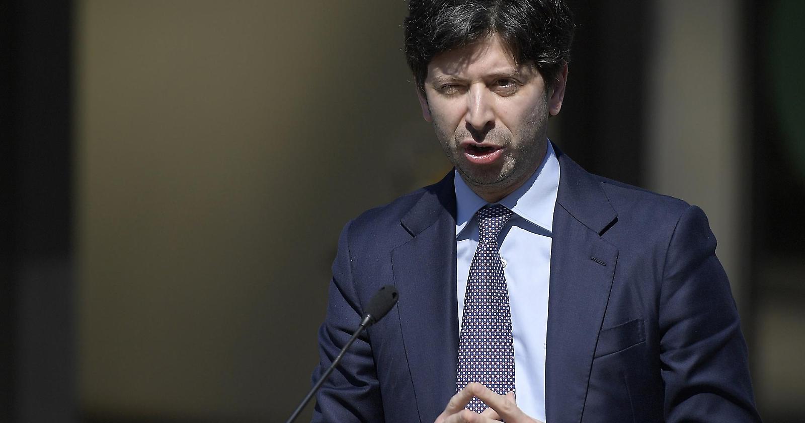 Speranza cavilla con l'italiano per rimediare al caos del super green pass per i trasporti, aggiungendo confusione a confusione