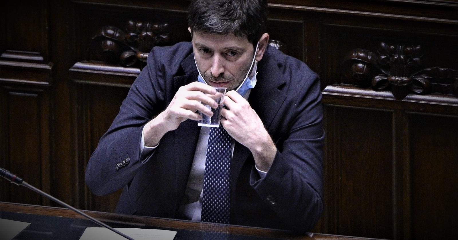 Mobilità da e per le isole. I governatori scaricano Speranza: Occhiuto segue Musumeci e apre lo Stretto ai non vaccinati dal fronte calabrese. Attesa per oggi la decisione di Solinas 