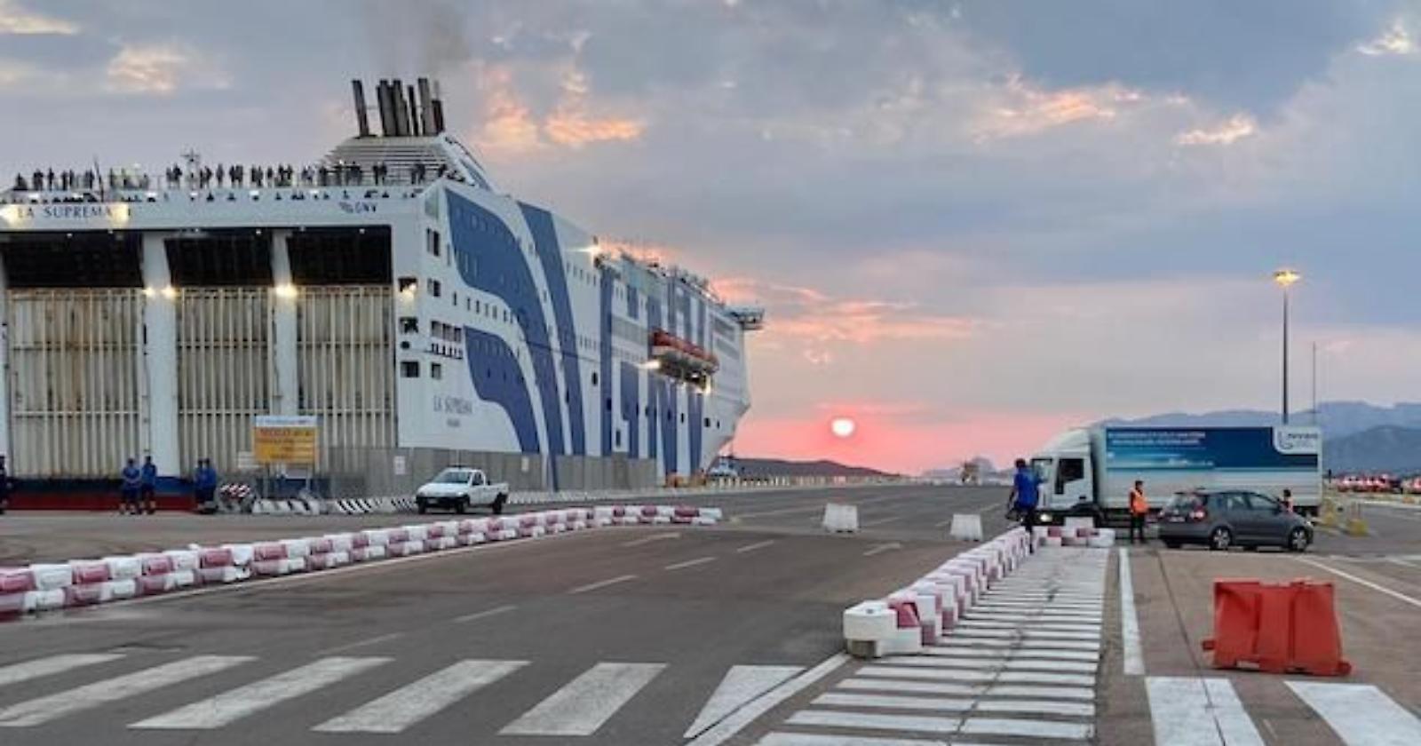 Mobilità da e per le isole. Deve operarsi a Roma per un tumore: imbarco negato a Olbia con prima dose e tampone negativo ad una donna invalida