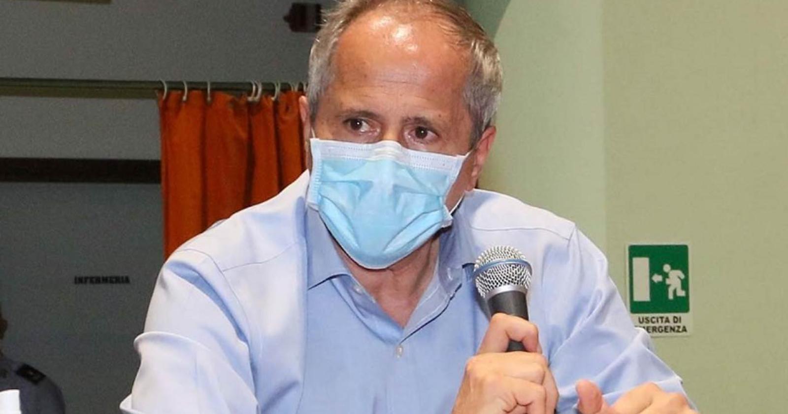 Schiavi di un Qr code, sbotta Crisanti: «È una questione politica, non epidemiologica»