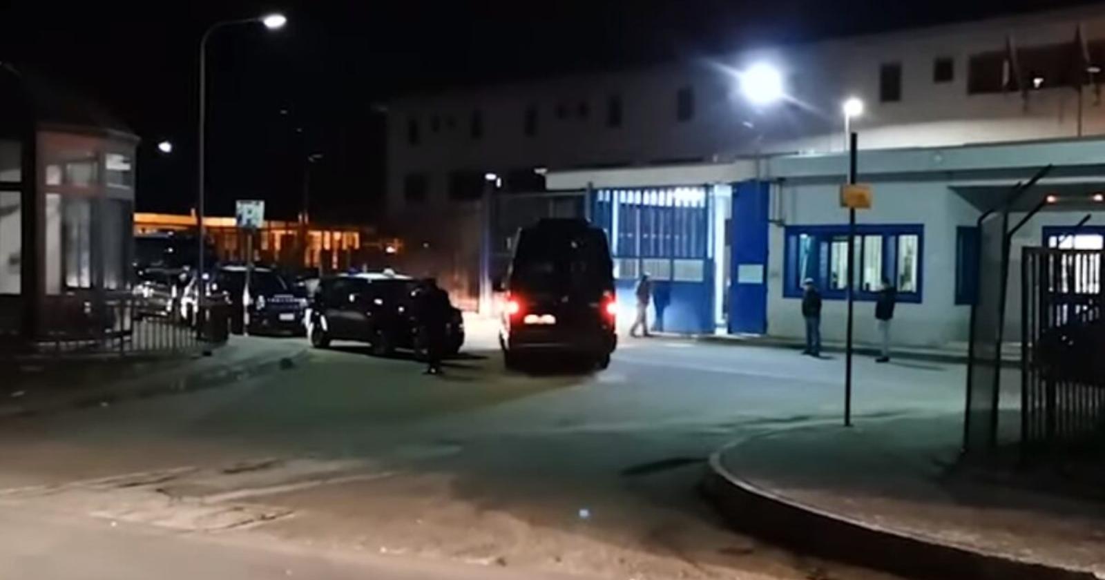 Rivolta nel carcere di Melfi del 2020, personale sequestrato per 9 ore: 29 arresti 