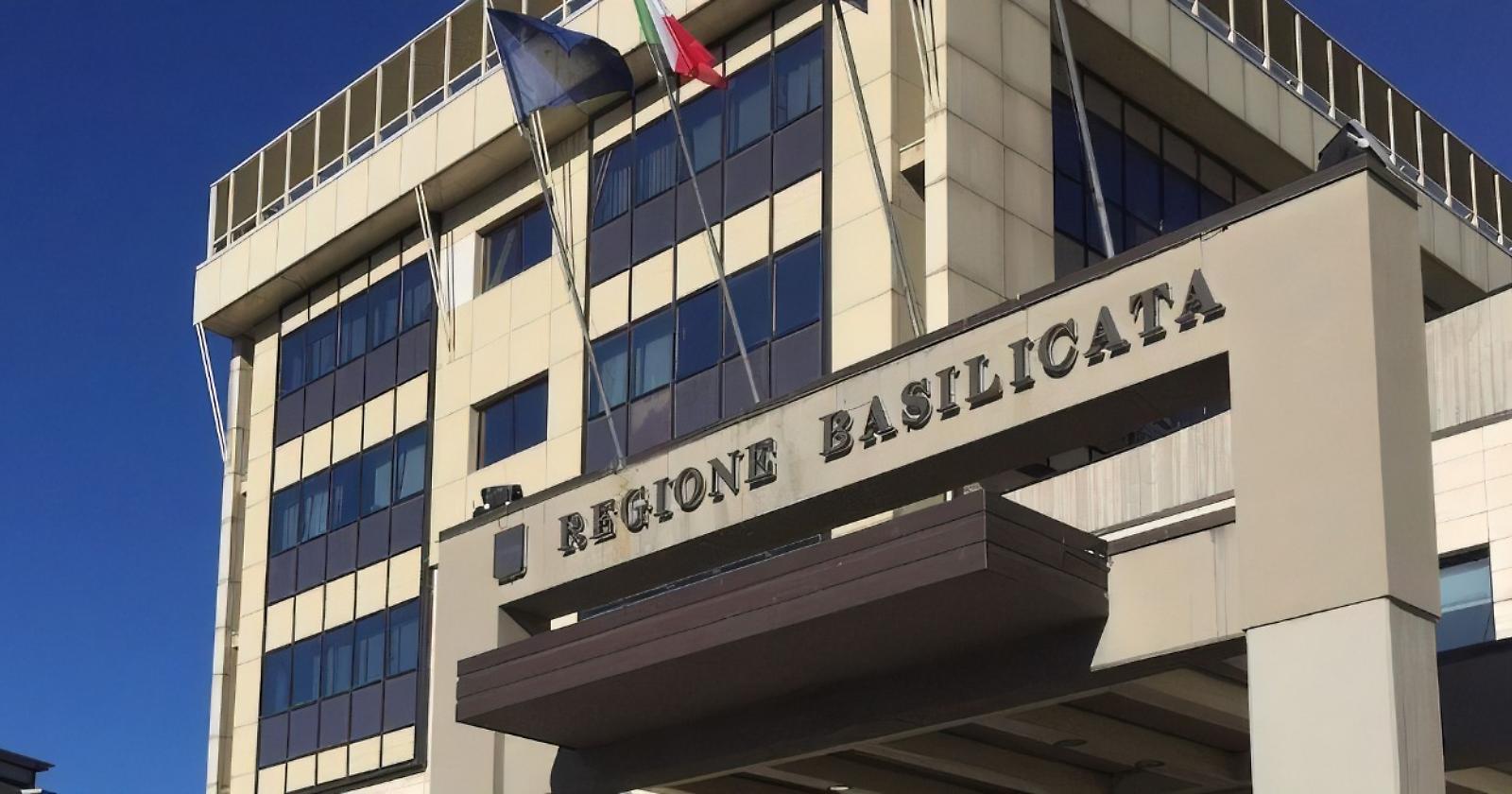 Concorso Arlab: si rischia il pasticcio. Cgil Cisl e Uil: «Revoca immediata del bando e rettifica»