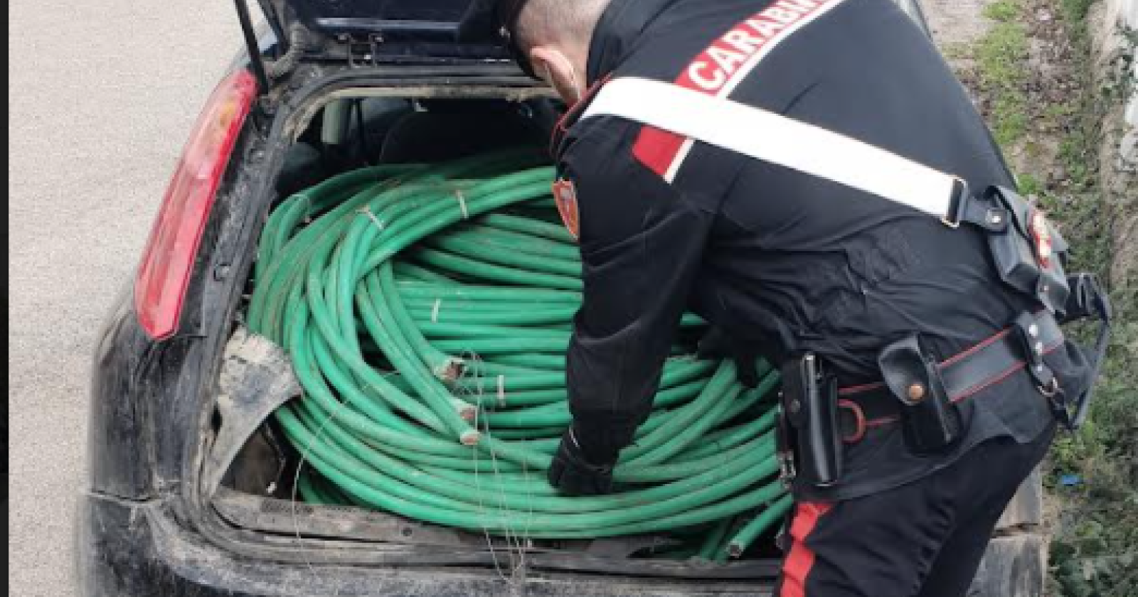 Un rumeno della provincia di Foggia spegne la zona industriale di Melfi rubando cavi elettrici, i Carabinieri lo acciuffano