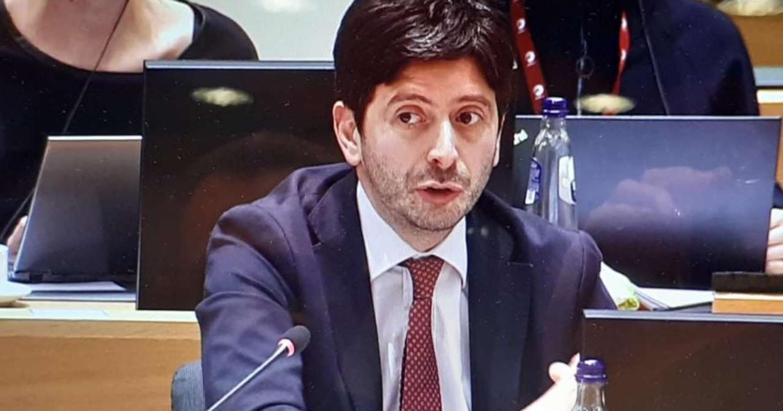 Umbria, ristoratori esasperati attaccano Speranza: «Il green pass ci rovina la Pasqua»