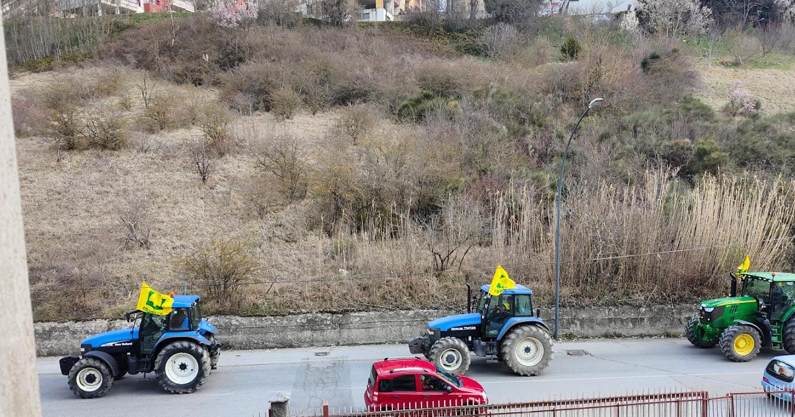 Potenza invasa dai trattori di Coldiretti: caro energia e costi di produzione alle stelle, monta la protesta 