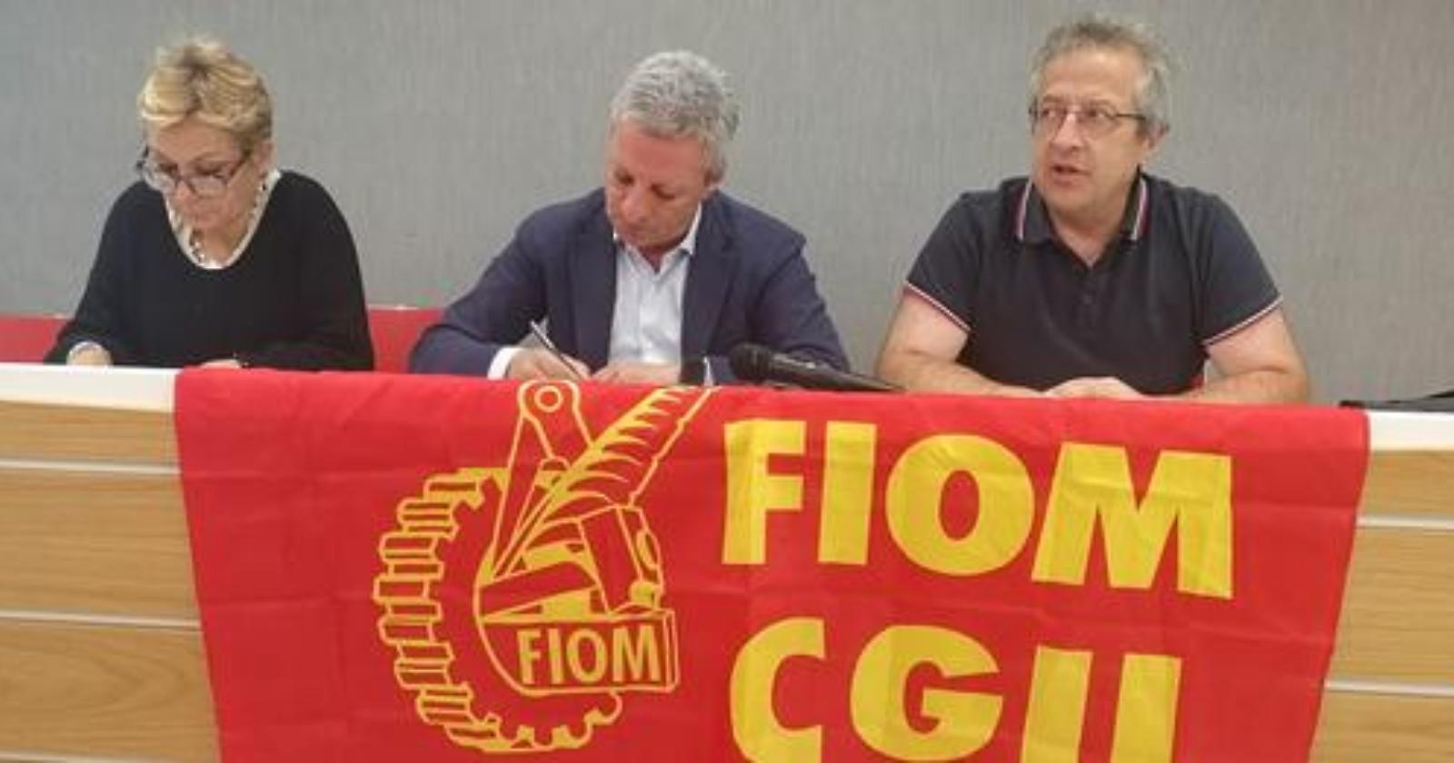 Stipendio tagliato anziché usare gli ammortizzatori sociali: il caso della Lmn dell'indotto di Melfi 