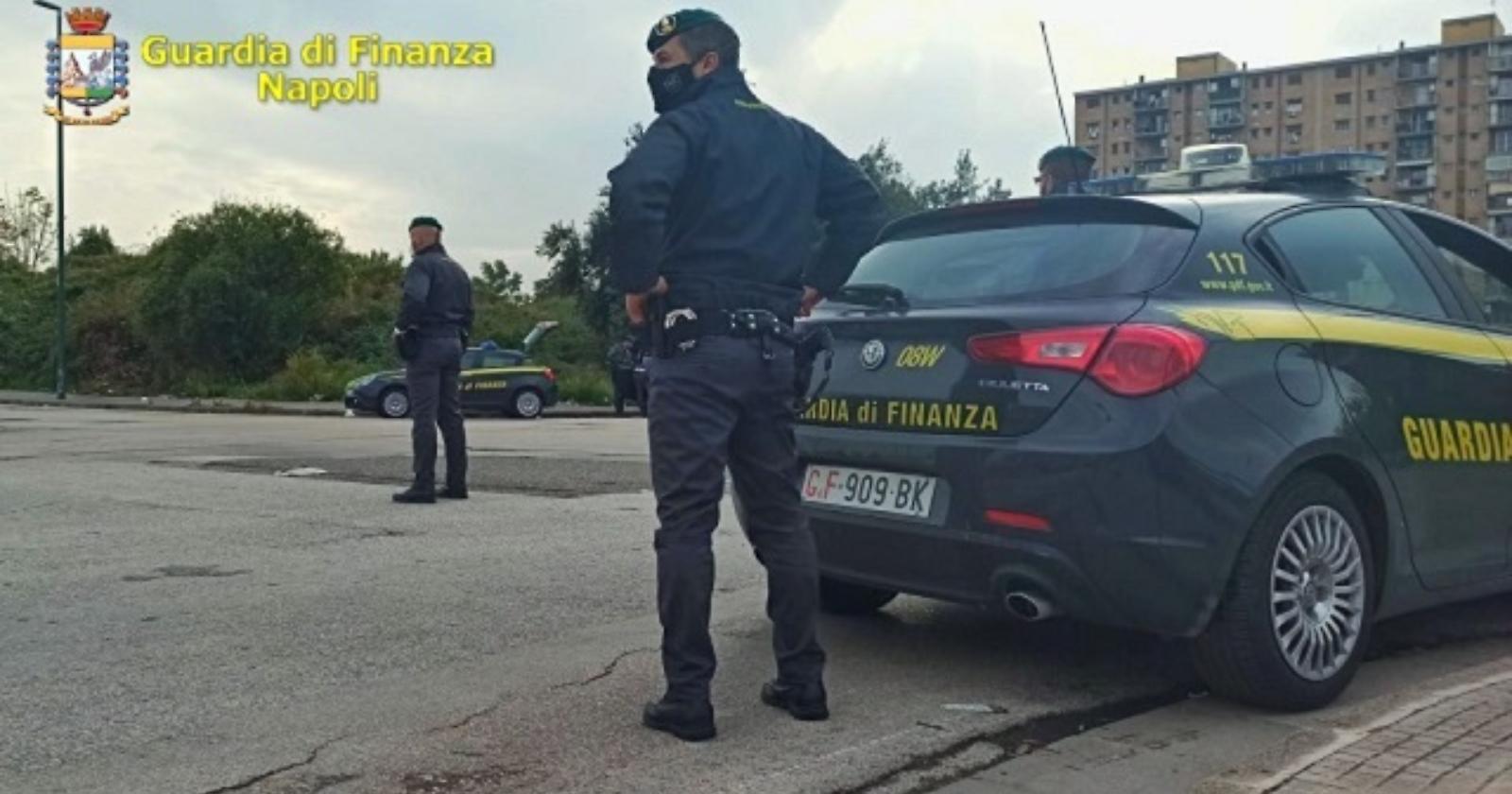 La GdF di Napoli becca contrabbandiere di Foggia con 100 kg di 'bionde'