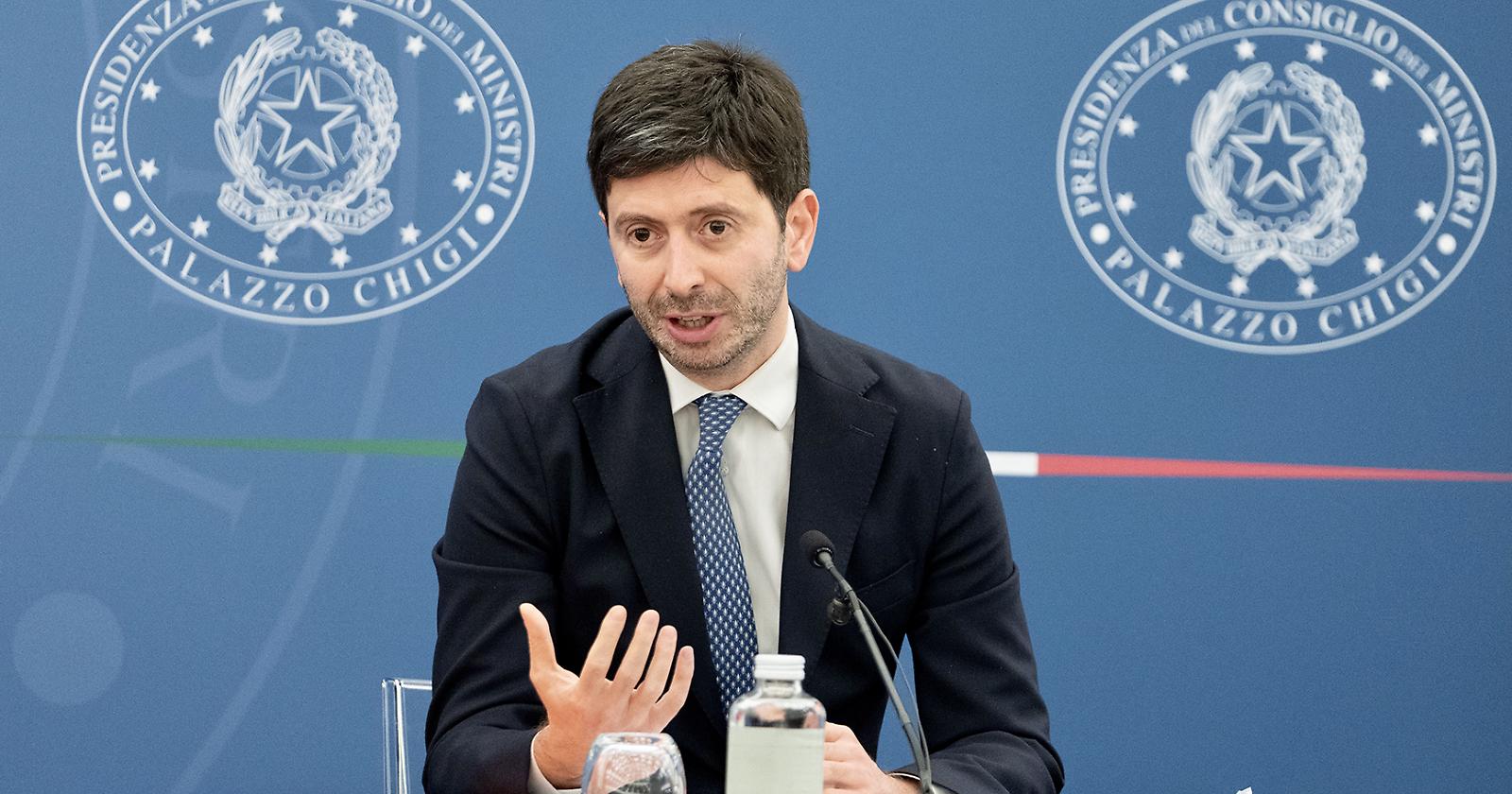 Quarta dose, Speranza prova a smarcarsi: «Scelte non di natura politica ma di natura scientifica»