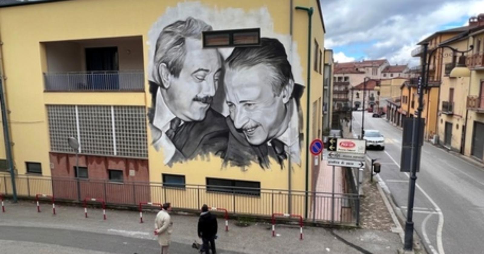 Trent'anni da Capaci: Vietri di Potenza celebra Falcone e Borsellino con un murale 
