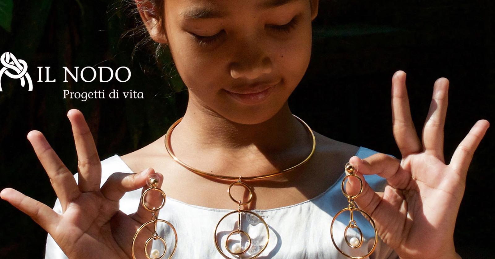 Approda in Basilicata la mostra "Gioie d'Autrice", progetto italiano di design sociale: viaggio solidale da Phnom Penh a Matera in 36 gioielli