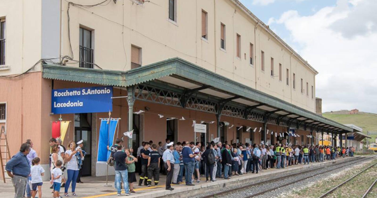 Cristo è ancora fermo a Eboli per la tratta ferroviaria che da Calitri porta a Foggia e in Basilicata, via Rocchetta Sant'Antonio