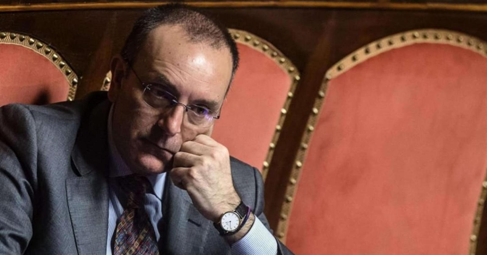Petrocelli, il web sta col senatore anti Draghi che non vuole armare Kiev e il Battaglione Azov