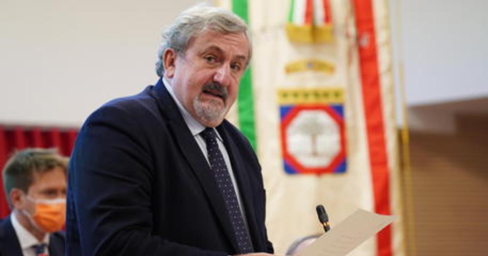 Peggiora il giudizio dei cittadini nei confronti dei presidenti delle Regioni, calo di gradimento anche per Emiliano in Puglia: Bardi e Toma non pervenuti