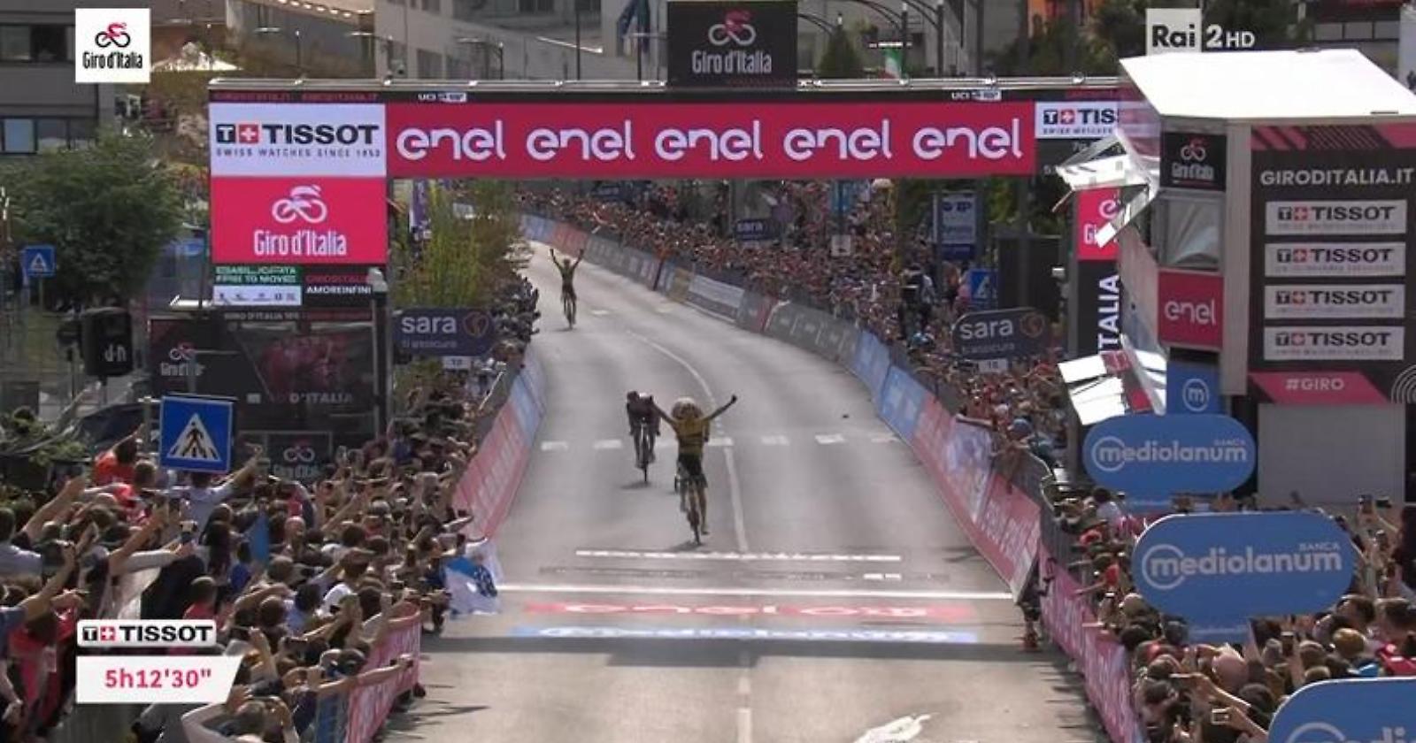 Giro d'Italia, l'olandese Buowman ha vinto la settima tappa Diamante-Potenza