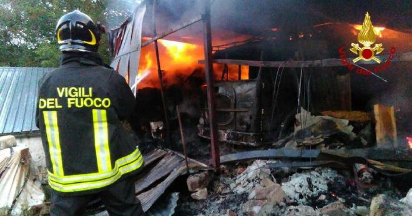 Ancora fiamme a Scanzano Jonico: altro incendio nello stabilimento balneare 'La Kikka'