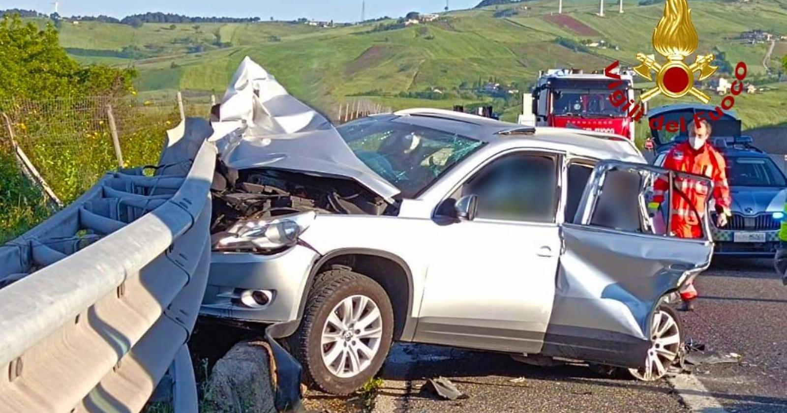 Incidente sull'autostrada A16 Napoli - Canosa, nei pressi di Vallesaccarda: muore 59enne di Panni
