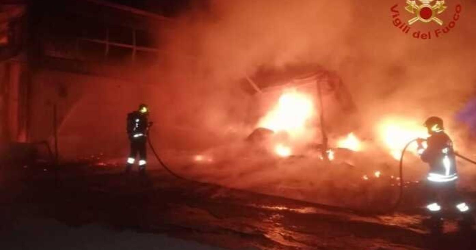 Emergenza Scanzano, nuovo incendio e danni ingenti a un’azienda ortofrutticola
