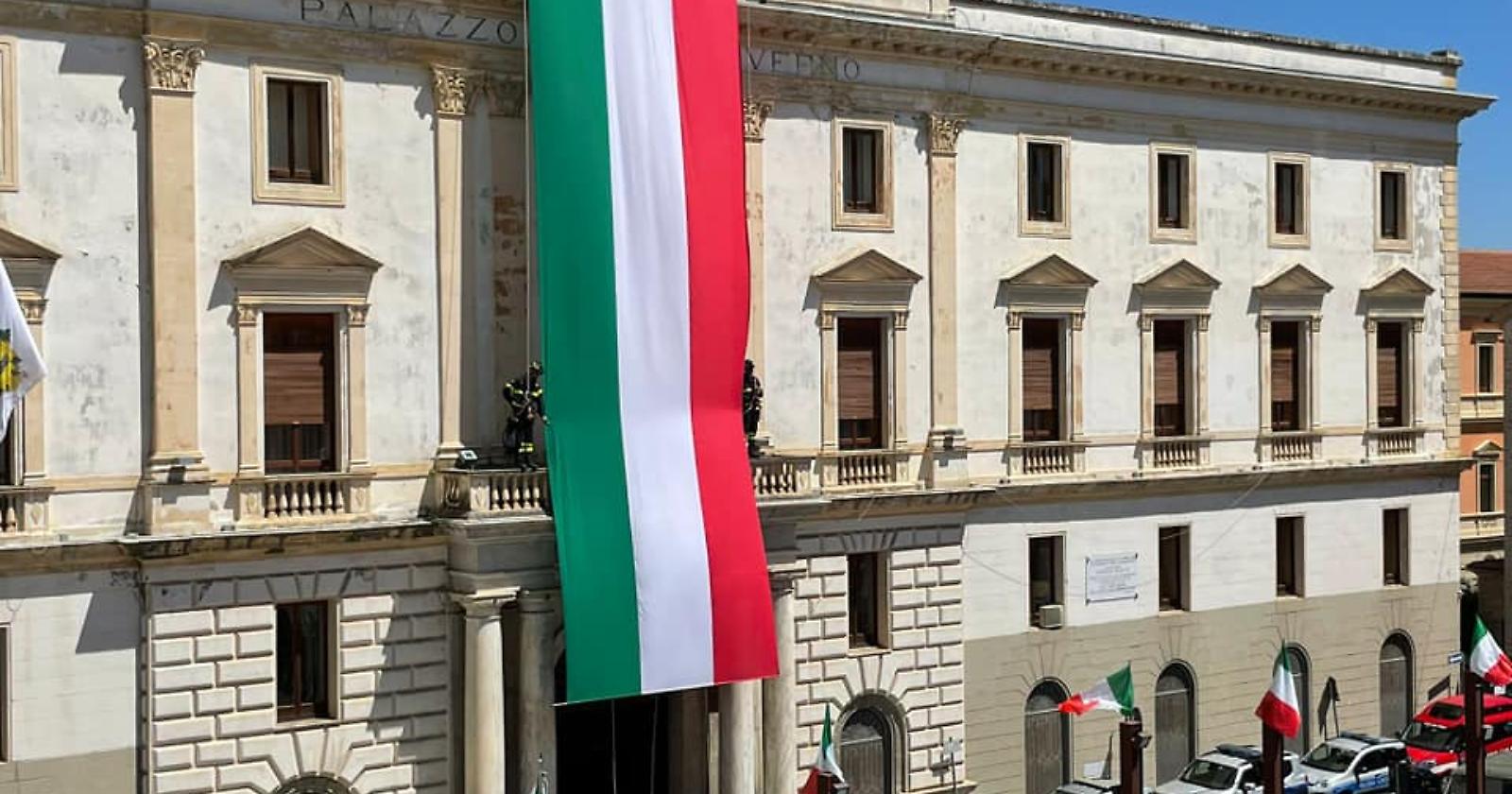 A Potenza in centinaia in piazza Mario Pagano per la Festa della Repubblica