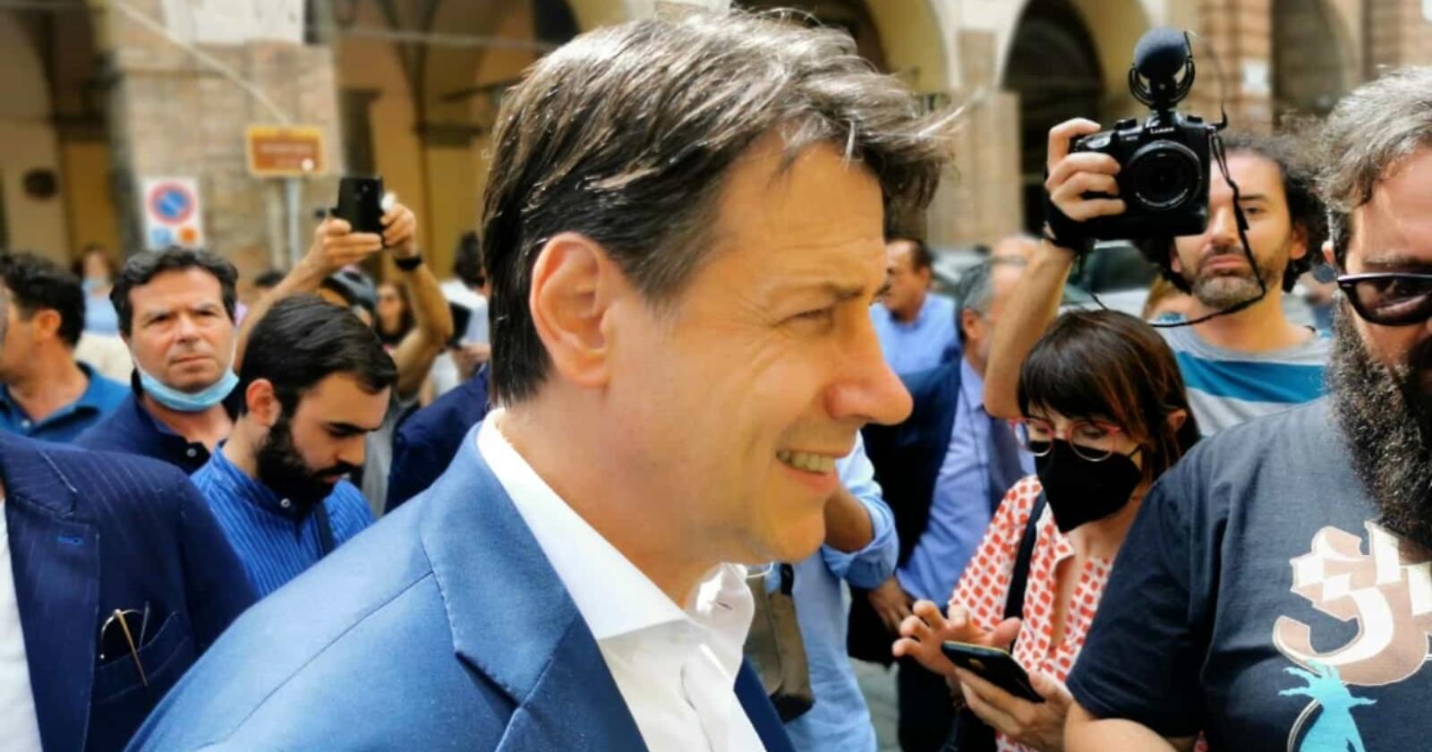 Nel suo tour per le elezioni in Puglia «Conte va solo dietro al Pd, trascurando i 5 Stelle che corrono coraggiosamente da soli» 