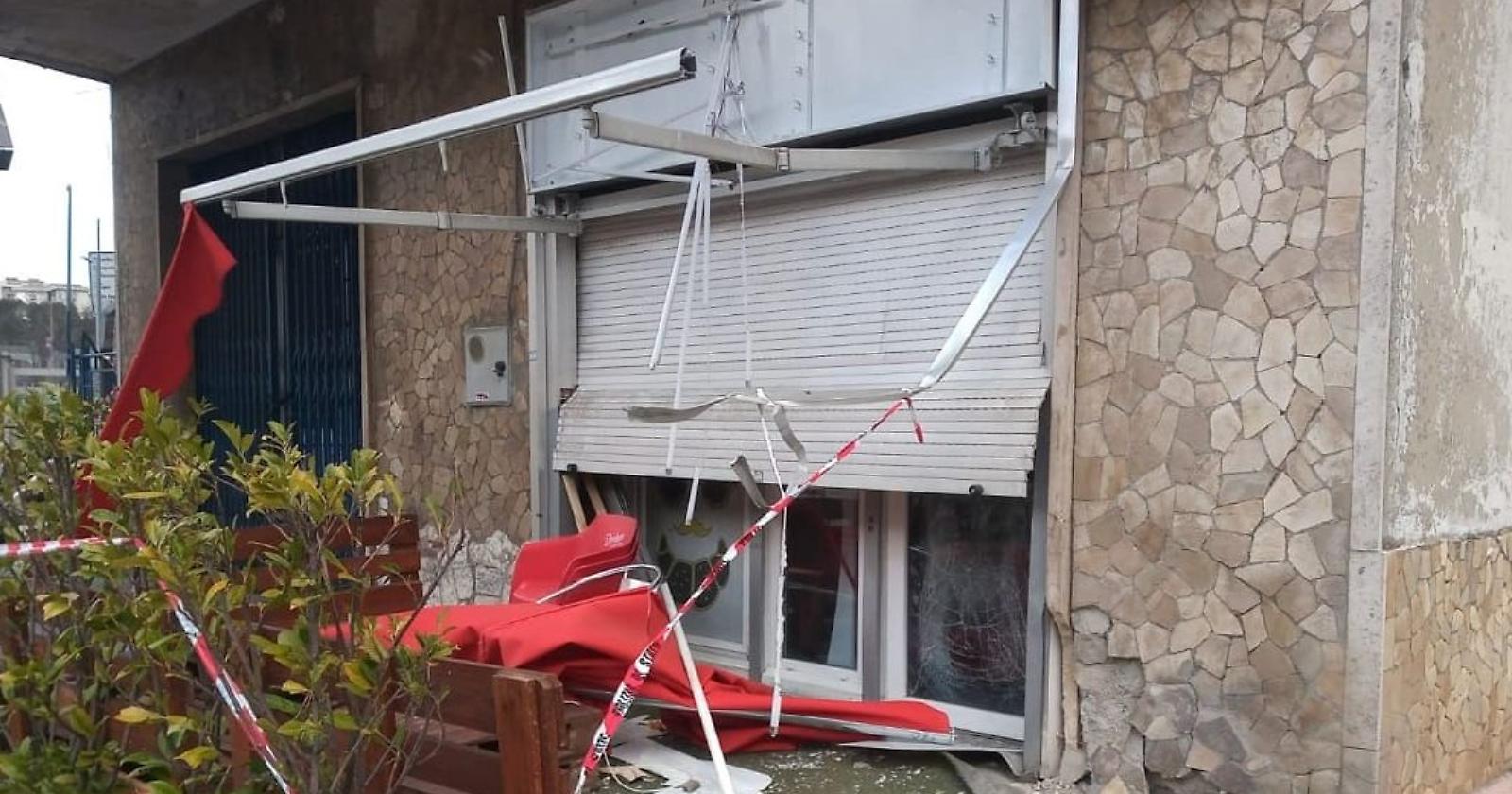 Bomba ai danni di un bar di Potenza, due arresti. Guerra di posizionamento fra clan mafiosi 