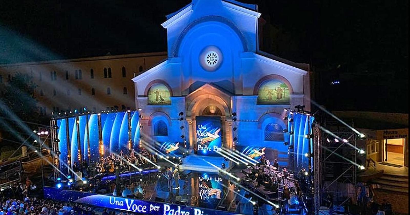Sfilata di grandi artisti a Pietrelcina per "Una Voce per Padre Pio", condotta da Mara Venier su Rai Uno