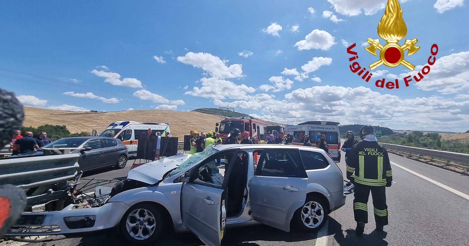 Grave incidente stradale sull'A16, in territorio di Lacedonia: l'intera famiglia trasportata all'ospedale di Foggia