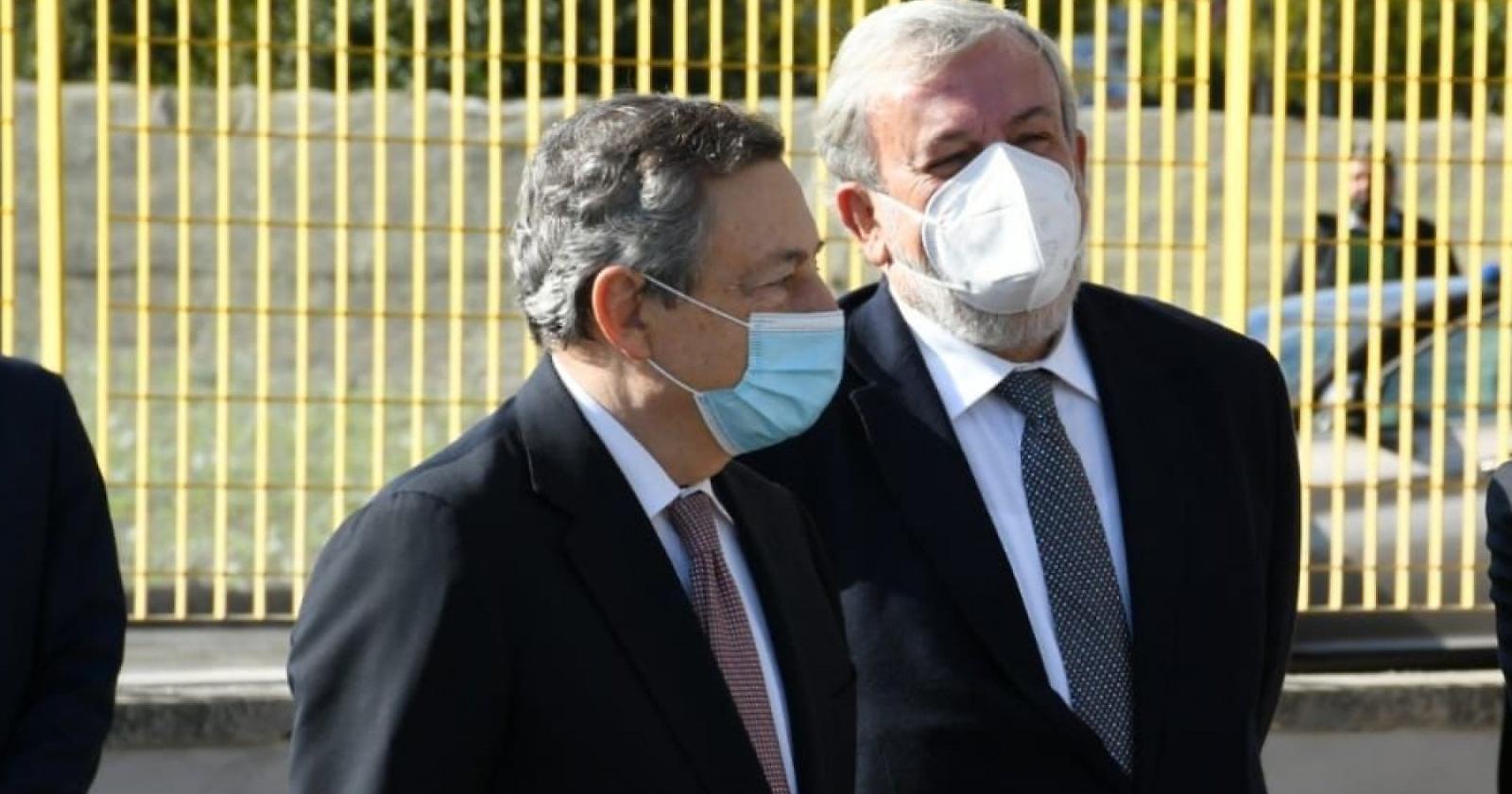 Emiliano ruffiano con Draghi, fa il pietoso con Conte (a cui era devoto) e con i 5 Stelle (che ha in giunta)