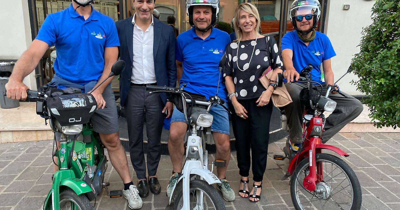 Da Nord a Sud in Piaggio "Ciao", la tappa di Riki, Valerio e Riccardo a Potenza accolti dal vicesindaco Napoli e dal presidente della Keep On Sassano