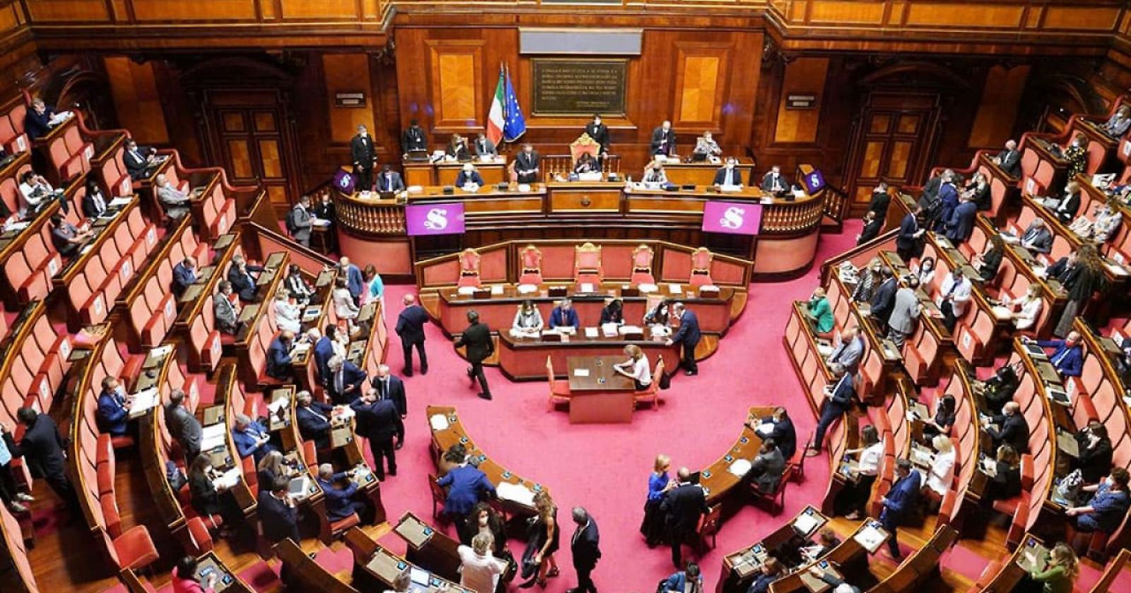 Parità uomo-donna nel linguaggio istituzionale, il Senato dice no