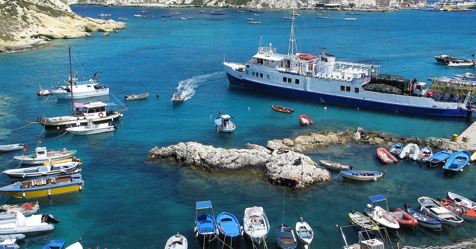 Turismo, assalto alle Tremiti: da Termoli lo sbarco di 1400 persone al giorno