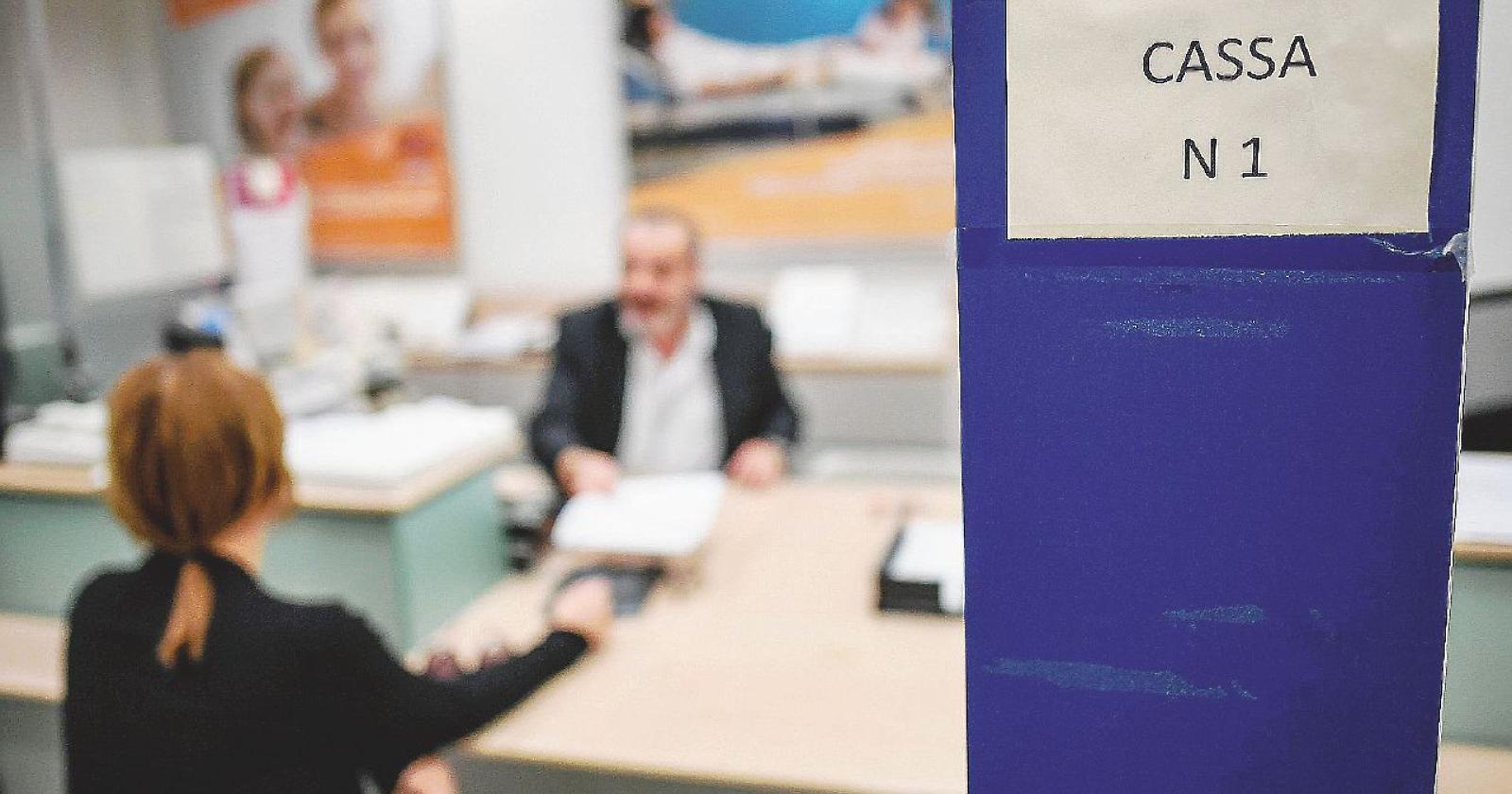 Banche, oltre 4 milioni di italiani vivono in Comuni senza filiali: male le regioni del Sud 