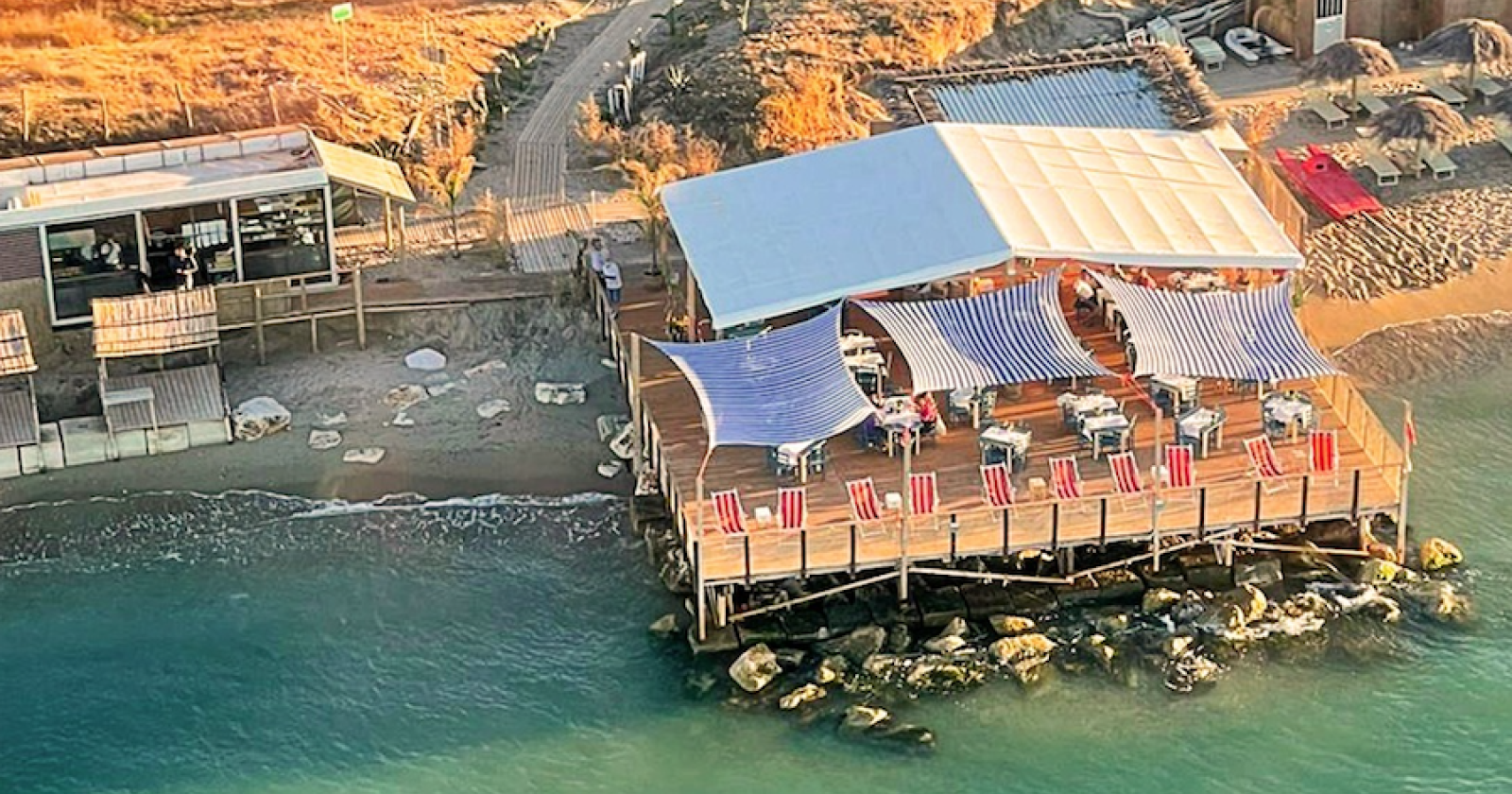 Il mare si mangia il lido dei Vip a Petacciato, chiude il famoso stabilimento del Molise "Lido 80"