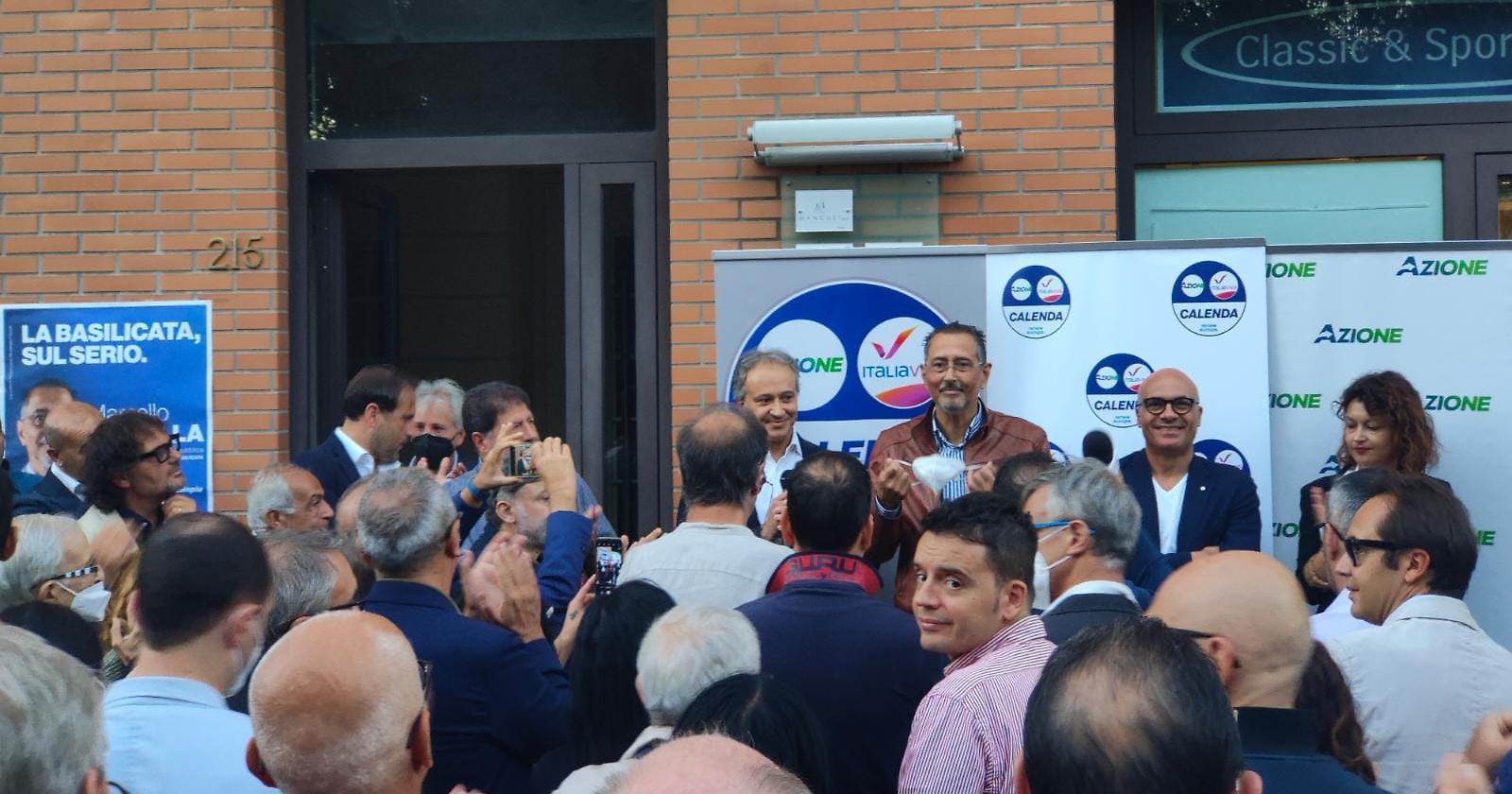 Pittella mostra i muscoli. Aperto il comitato elettorale: «Dignità e coraggio»