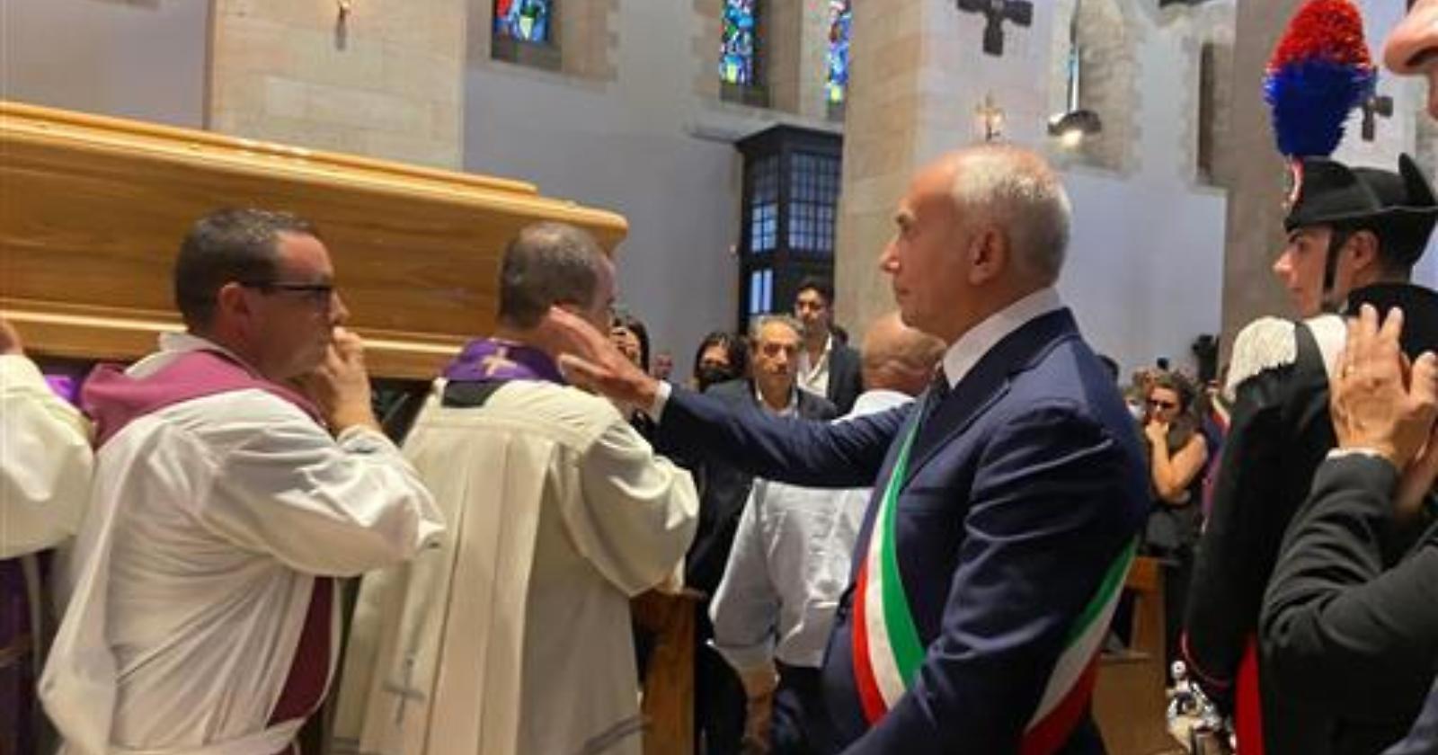 La scomparsa di monsignor Nolè, il sindaco di Cosenza: «Penso a un importante luogo della città da intitolargli»